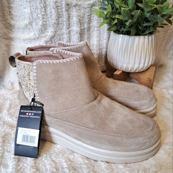 Hey Dude Mel Boots Suede Leather Platform Sand Beige Slip On Ankle Booties Sz 11 - Picture 3 of 15